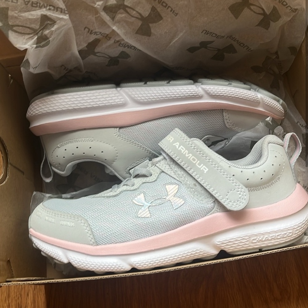 Girls under Armour shoes